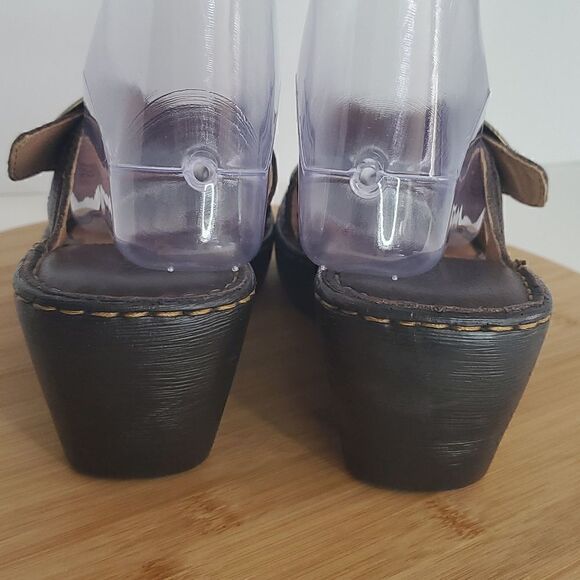 Born Brown Pebbled Leather Cross Strap Wedge Heel Sandals Buckle Size 7 W81086 - Picture 4 of 11